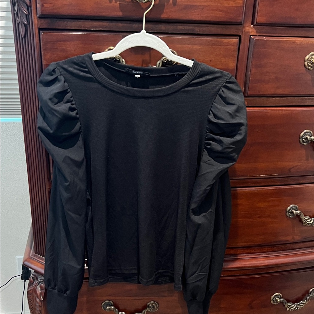 Chic Black Puff Sleeve Blouse